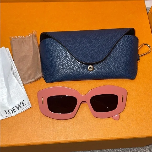 Loewe LW40114I Mauve Sunglasses  SOLD OUT IN STORES! - Picture 5 of 12